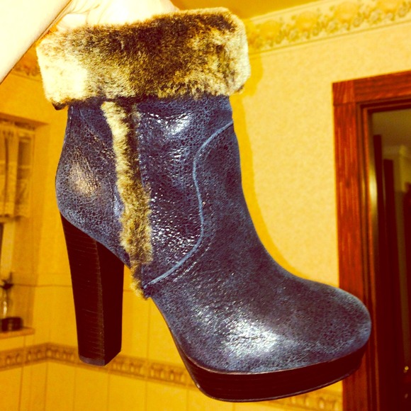 TORY BURCH BOOTIE