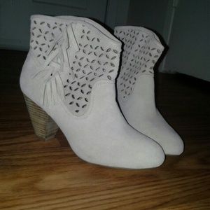 Jessica Simpson Cream Ankle Boots