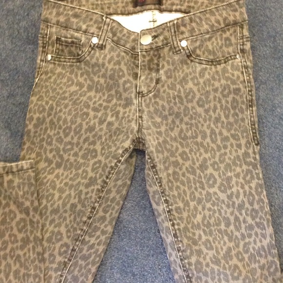 *New Markdown* Grey Leopard Skinny Jeans