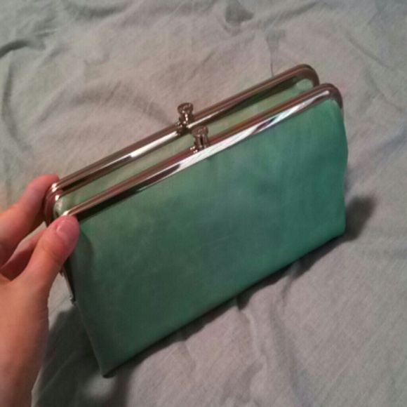 SOLD!!!!!!NWT Hobo Lauren Clutch in Mint