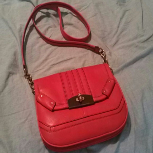 SOLD!!!!! NWT B Makowsky red turnlock crossbody