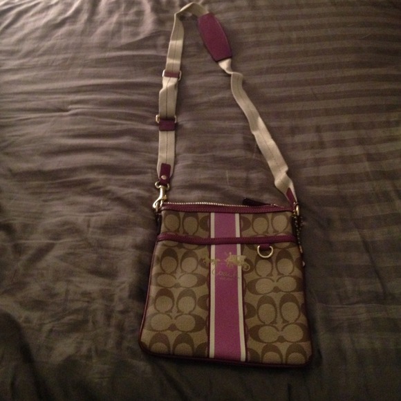 100% Authentic Coach Crossbody - Picture 2 of 3