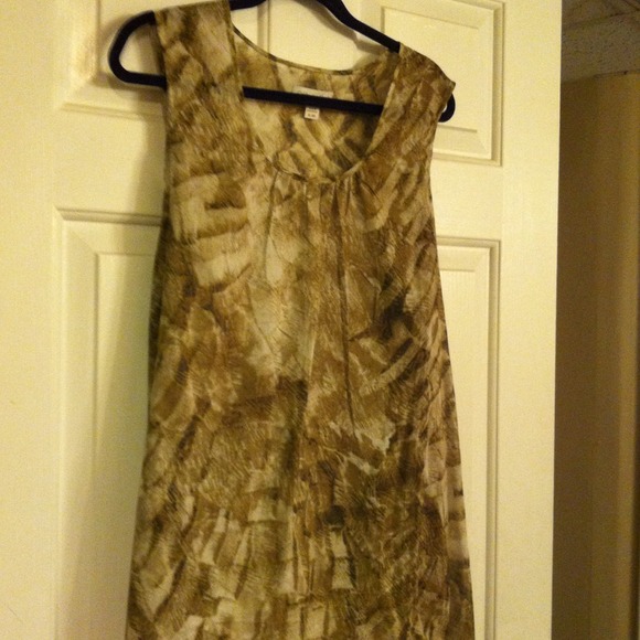 Sleeveless round neck shell