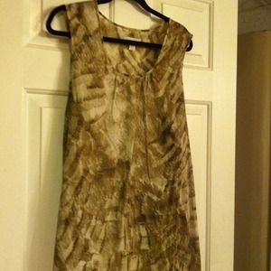 Sleeveless round neck shell