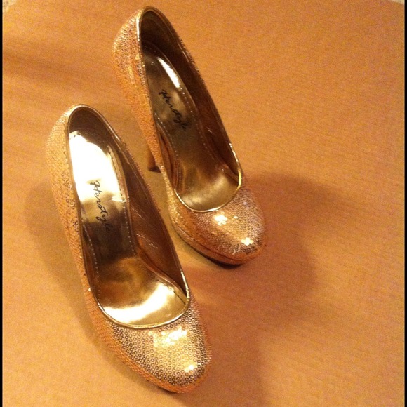 🎈HOLD🎈 5" gold sequin heels $10‼️ - Picture 4 of 4
