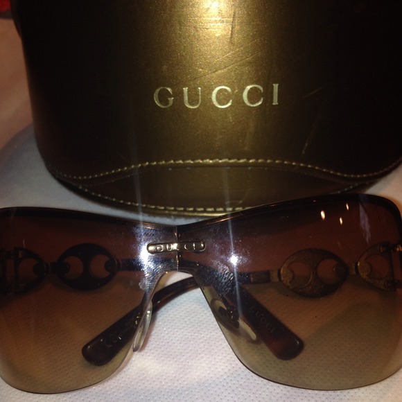 GUCCI shields (sunglasses)