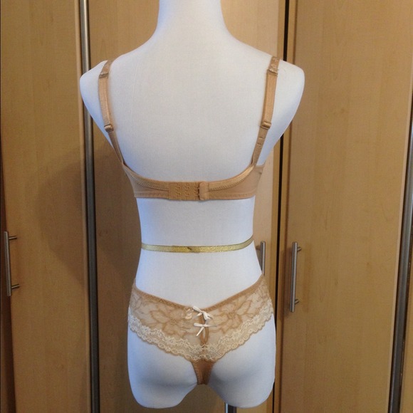 New never worn. 32D bra and panty (small) set - Picture 2 of 2