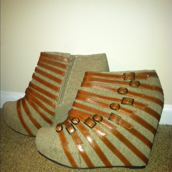 COMFY 😎 Taupe Wedge Booties SIZE 11