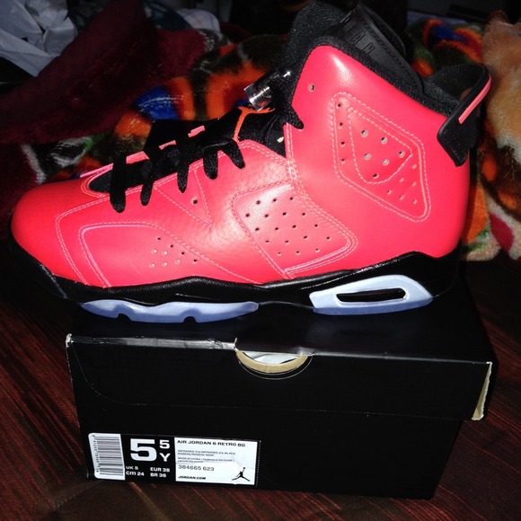 Jordan Retro 6 size 5 1/2 NIB