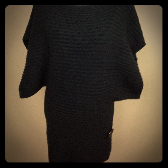 🔴SOLD🔴BCBG sweater dess