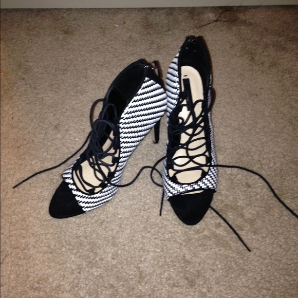Heels - Picture 1 of 1