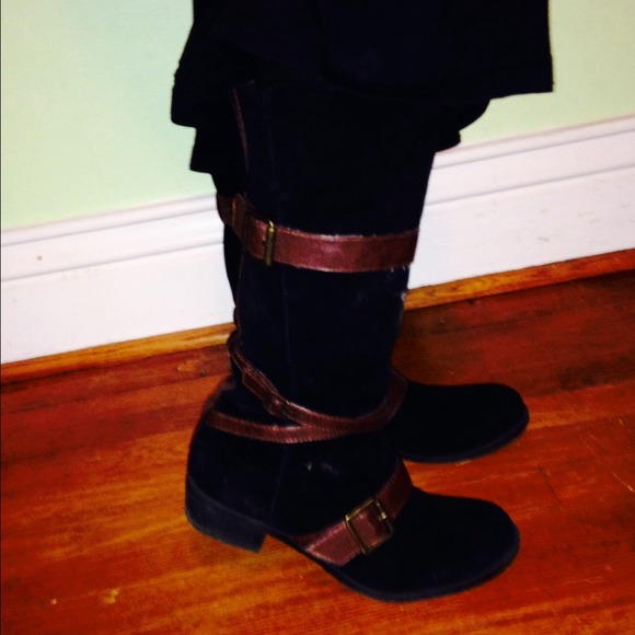 Blk suede boots w tan belts.Fabric fold down