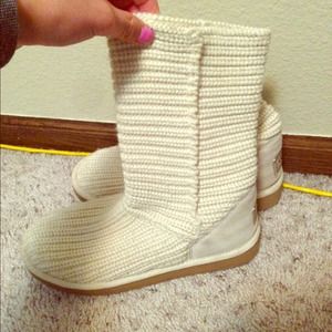 Ugg classic knitted boots