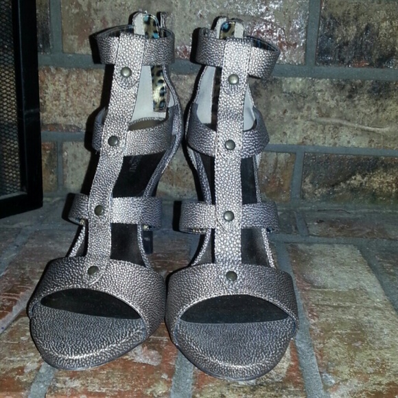 TOO SEXY SANDAL! - Picture 2 of 4