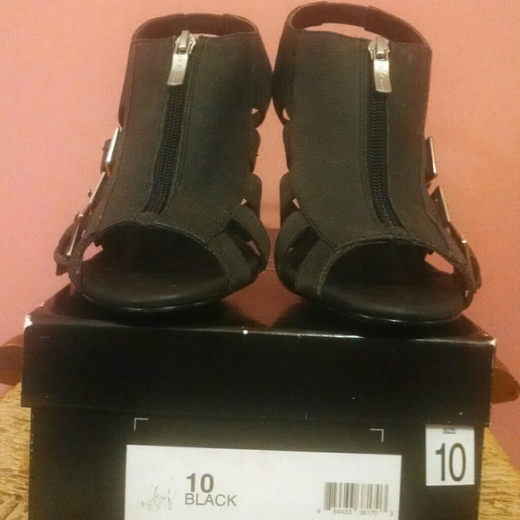 Like New- BCBG 'Dally' Heels in Black - Picture 2 of 3