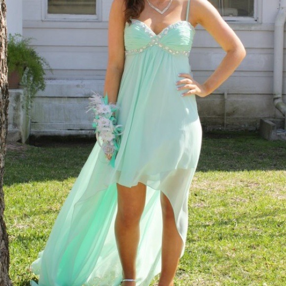 Prom dress from Dillard's. Size 5/6 fits lose. - Picture 3 of 4