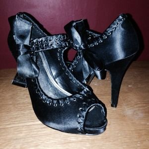 Bakers Black Bow Heels Sz8