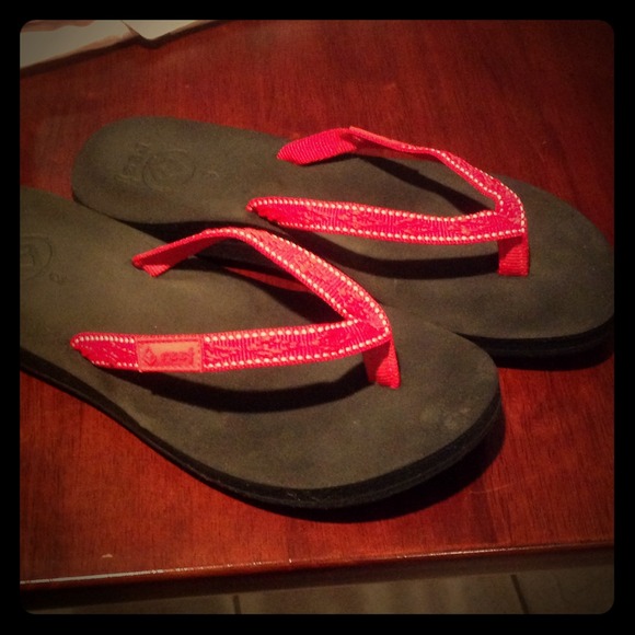 Reef sandals red and black