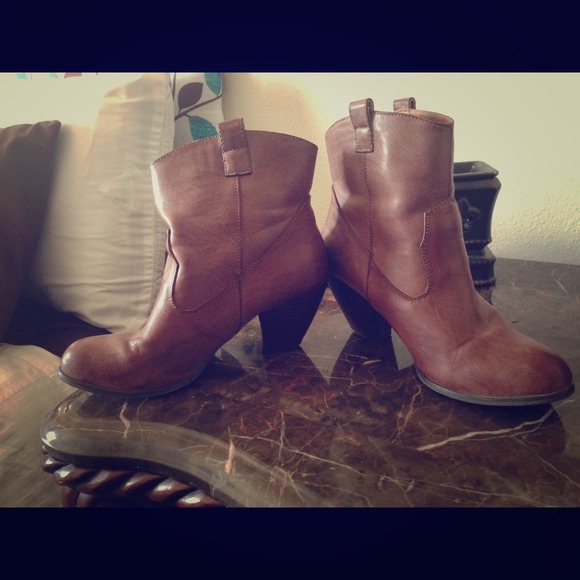 Mid calf boots - Picture 1 of 2