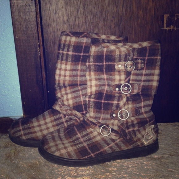 Roxy plaid flannel boots