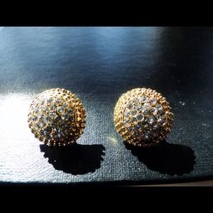 Round gold stud earrings