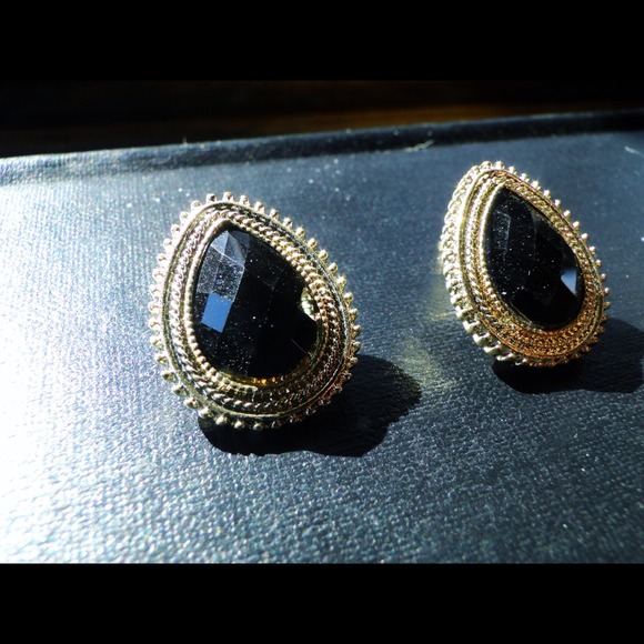 Exquisite tear drop earrings