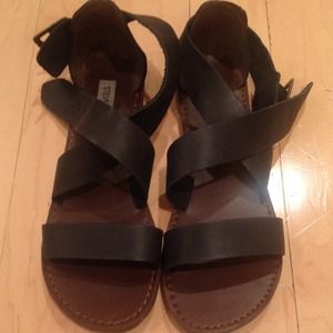 BRAND NEW STEVE MADDEN SANDALS