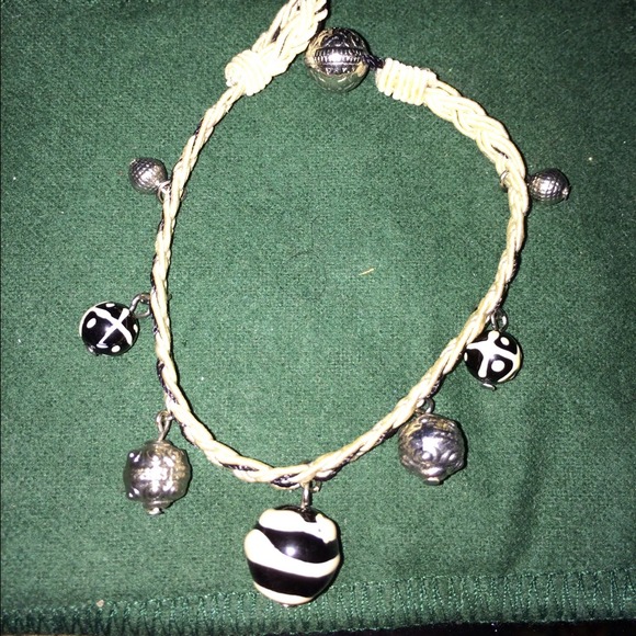 Black and white braided bracelet - Picture 1 of 1