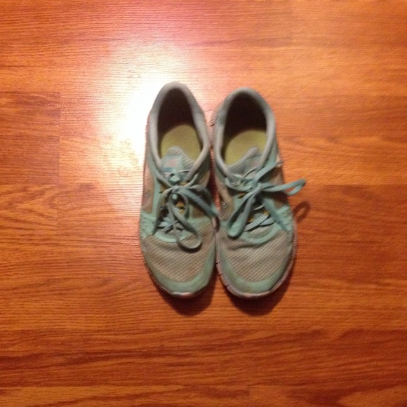 Very worn mint nike frees size 9.5