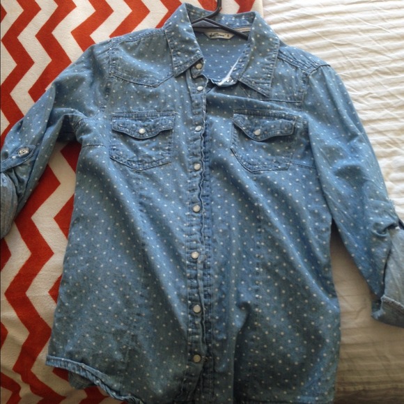 Button up top! - Picture 1 of 1