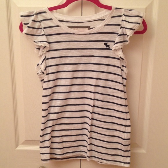 White and navy striped Abercrombie tee