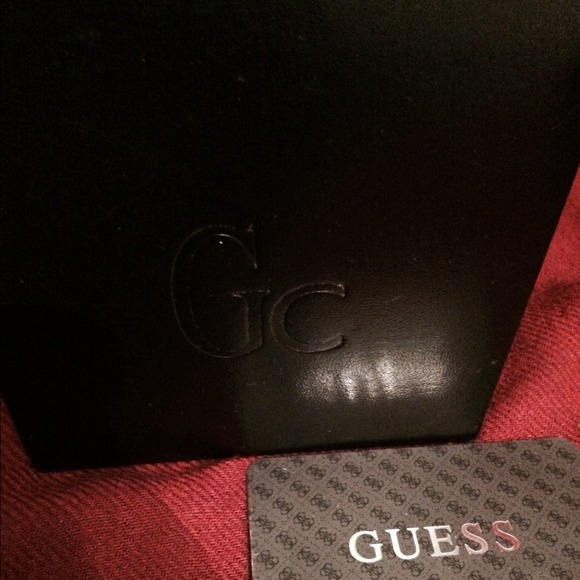 Guess Watch Box - Picture 1 of 4
