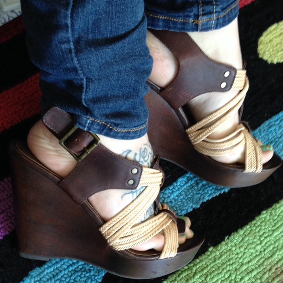 Cute wedge sandals!!