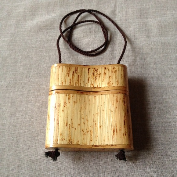 {Lady Flask Bag} - Picture 2 of 3