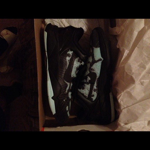 Nike Kobe 7s.