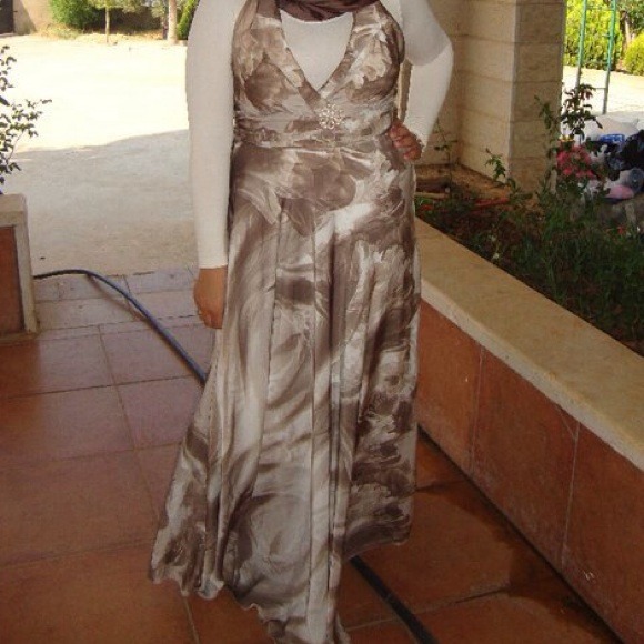 Dress - Picture 2 of 4