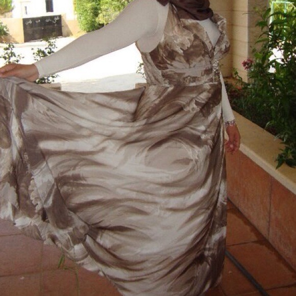 Dress - Picture 3 of 4