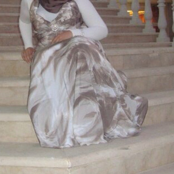 Dress - Picture 4 of 4