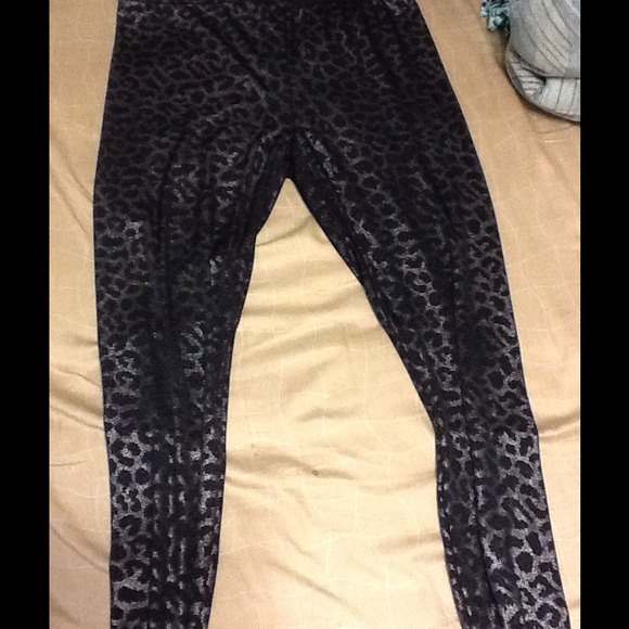 Leopard print leggings