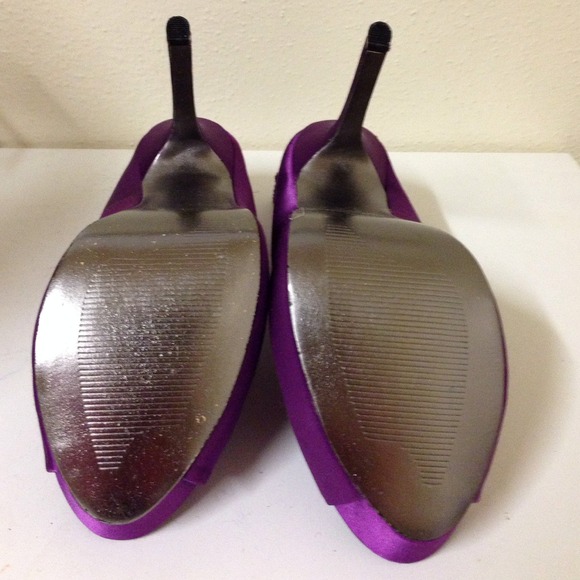 🎀SOLD🎀 Glitter Bow Pumps - Picture 3 of 3