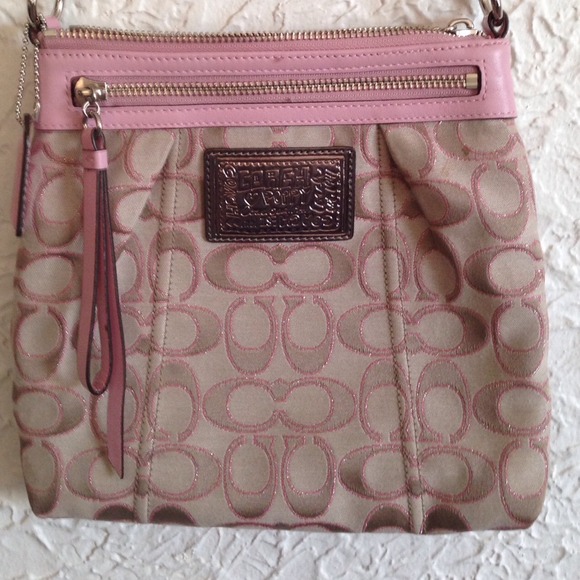 ⬇️NEWLY REDUCED⬇️Coach Poppy Swing Pack NWOT