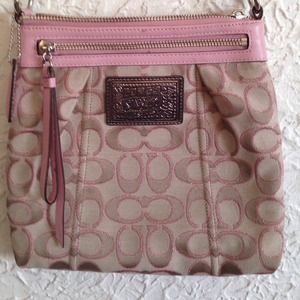 ⬇️NEWLY REDUCED⬇️Coach Poppy Swing Pack NWOT