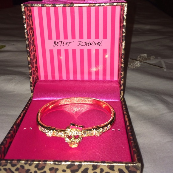 Betsy Johnson gold toned bracelet