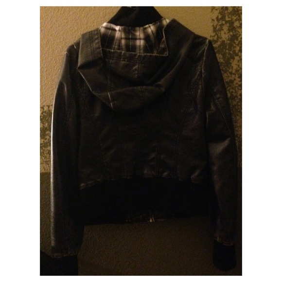 Leather jacket - Picture 2 of 2