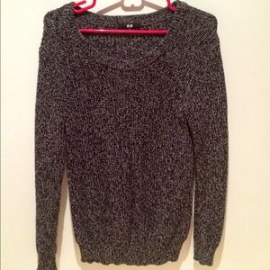 Uniqlo Sweater in Two Tone Color