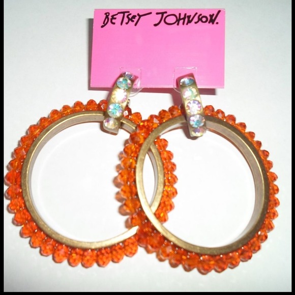 Nwt BETSEY JOHNSON ORANGE CRYSTAL HOOP EARRINGS.