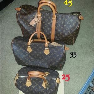 Authentic Louis Vuitton speedys!