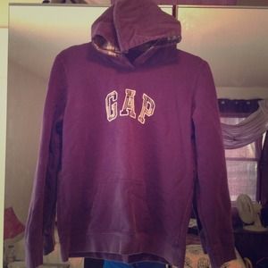 Gap sweater