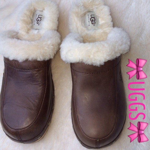 👀NEW LISTING👀 UGG "Kalie" Buffalo Leather Clog.