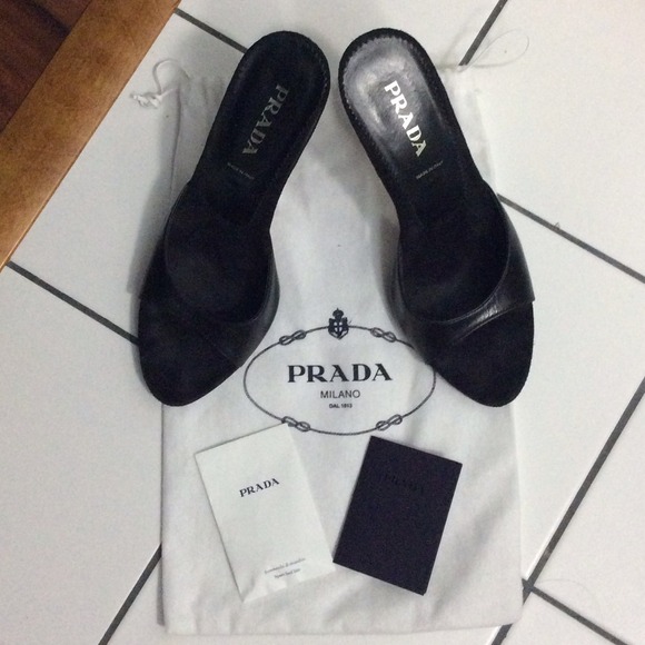 💥SOLD💥💯% Authentic Prada heels